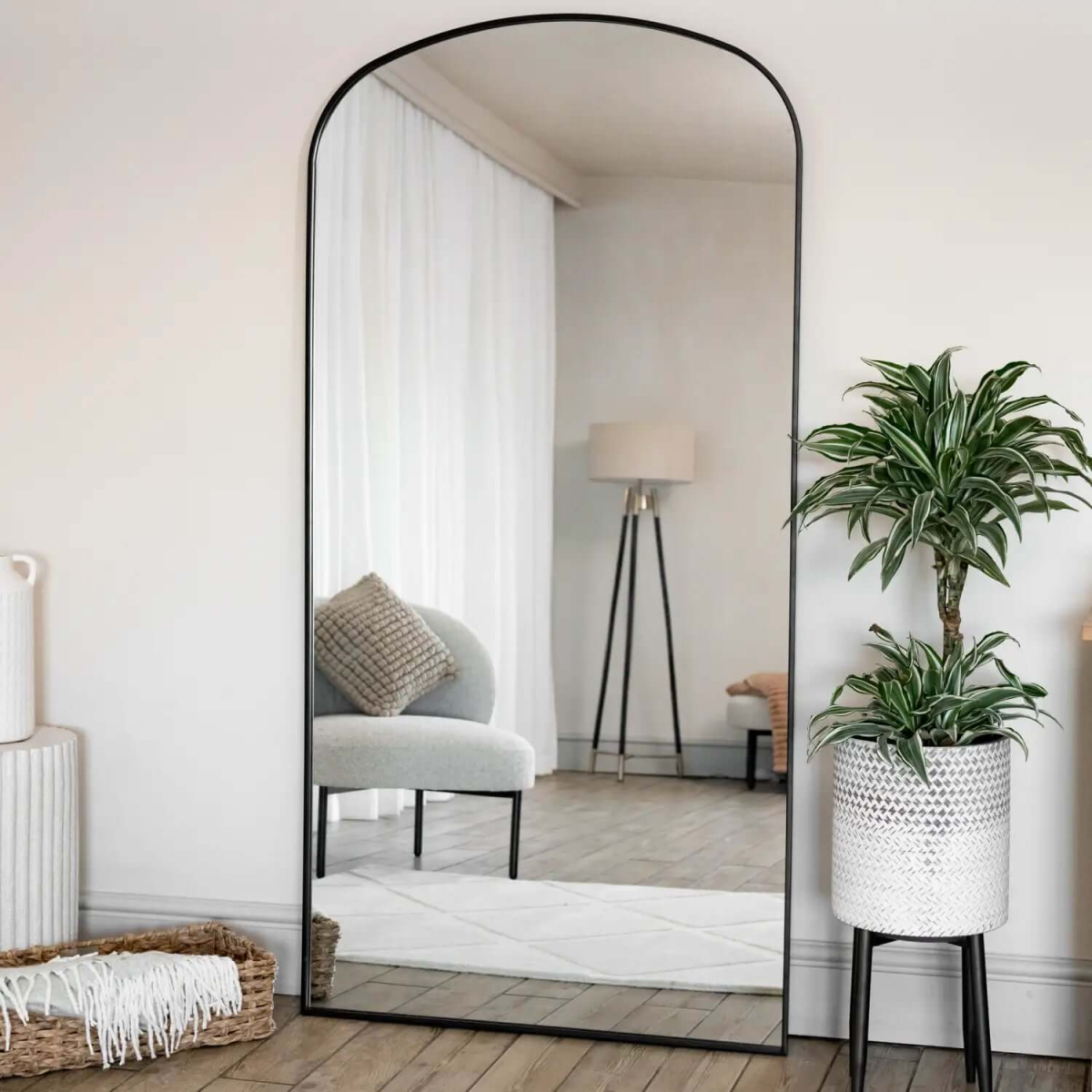 Yōko Full Length Black Metal Arch Mirror - Elegant Reflection, Modern Design