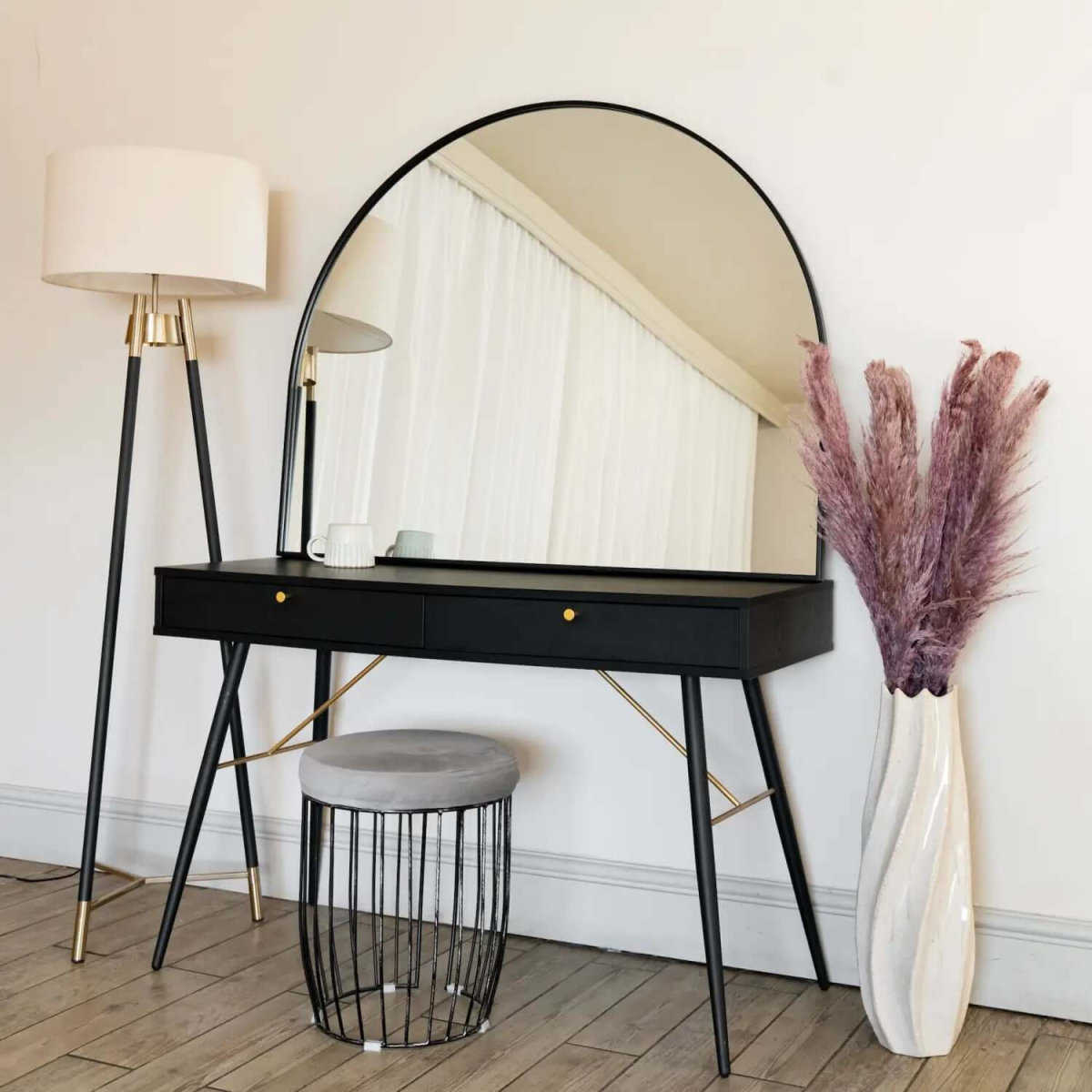 Akiko Black Arched Metal Mirror - Stylish Elegance for Every Space