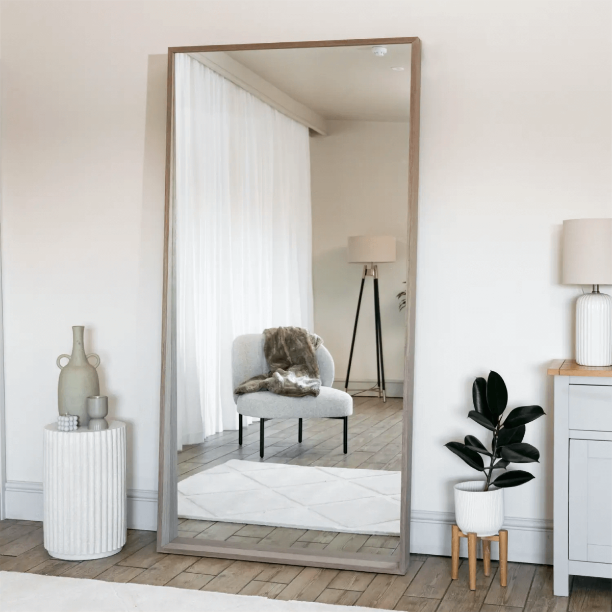 Hanaka Full-Length Walnut Leaner Mirror – Timeless Elegance & Versatile Style