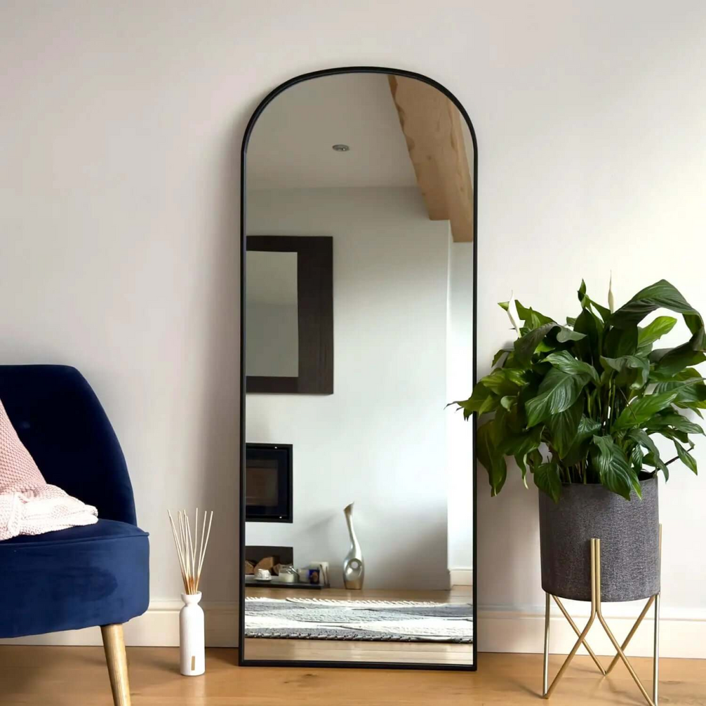Yōko Black Metal Gentle Arch Mirror – Elevate Your Space in Style