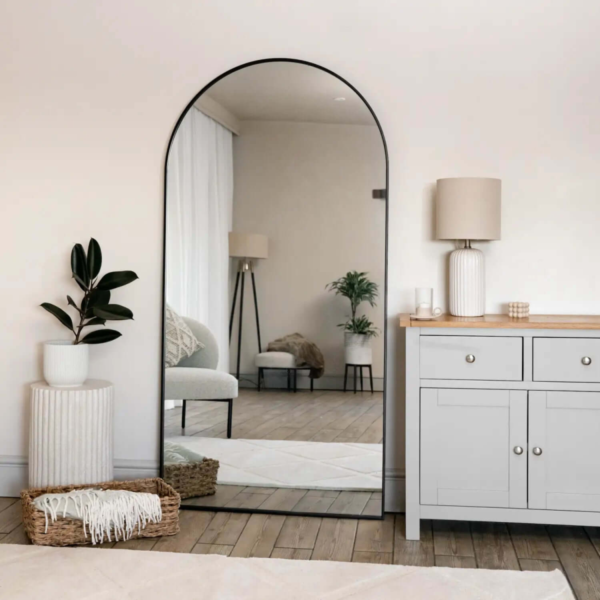 Akiko Black Metal Arched Mirror - Elevate Your Space with Sophistication!