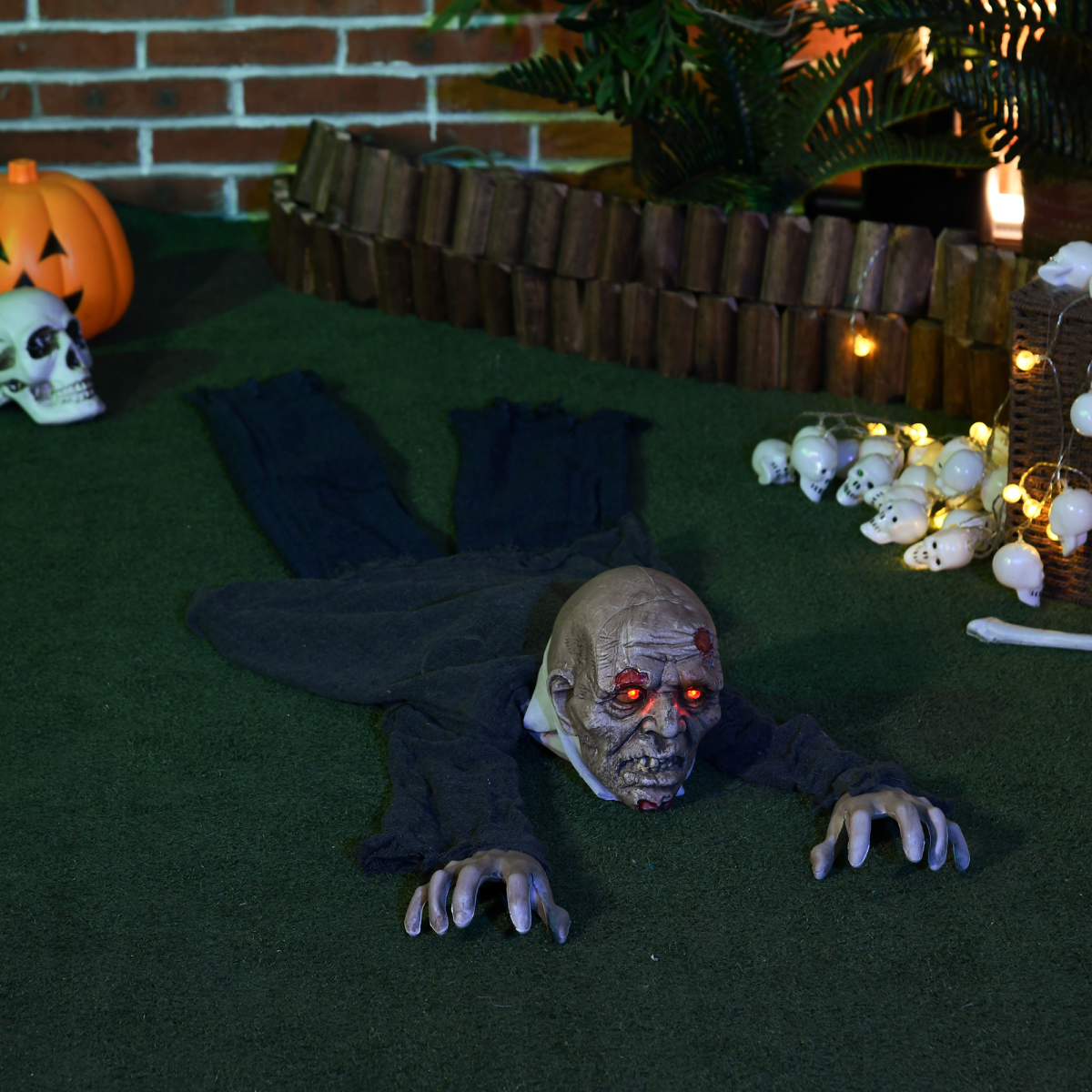 HOMCOM 5.2ft Halloween Outdoor Decoration Crawling Zombie, Sound Activated