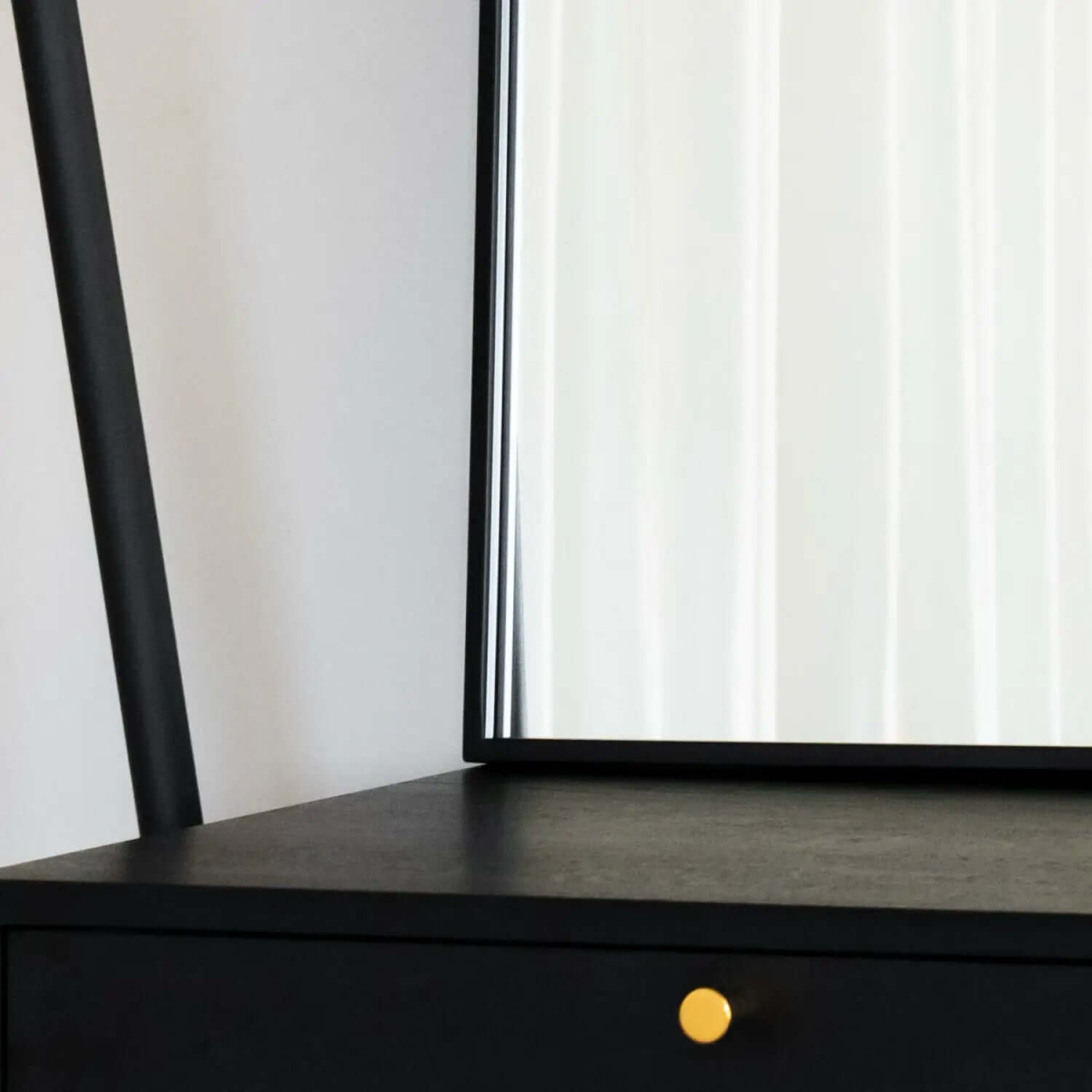 Yōko Black Metal Gentle Arch Mirror - 95x120cm: Modern Elegance for Every Space
