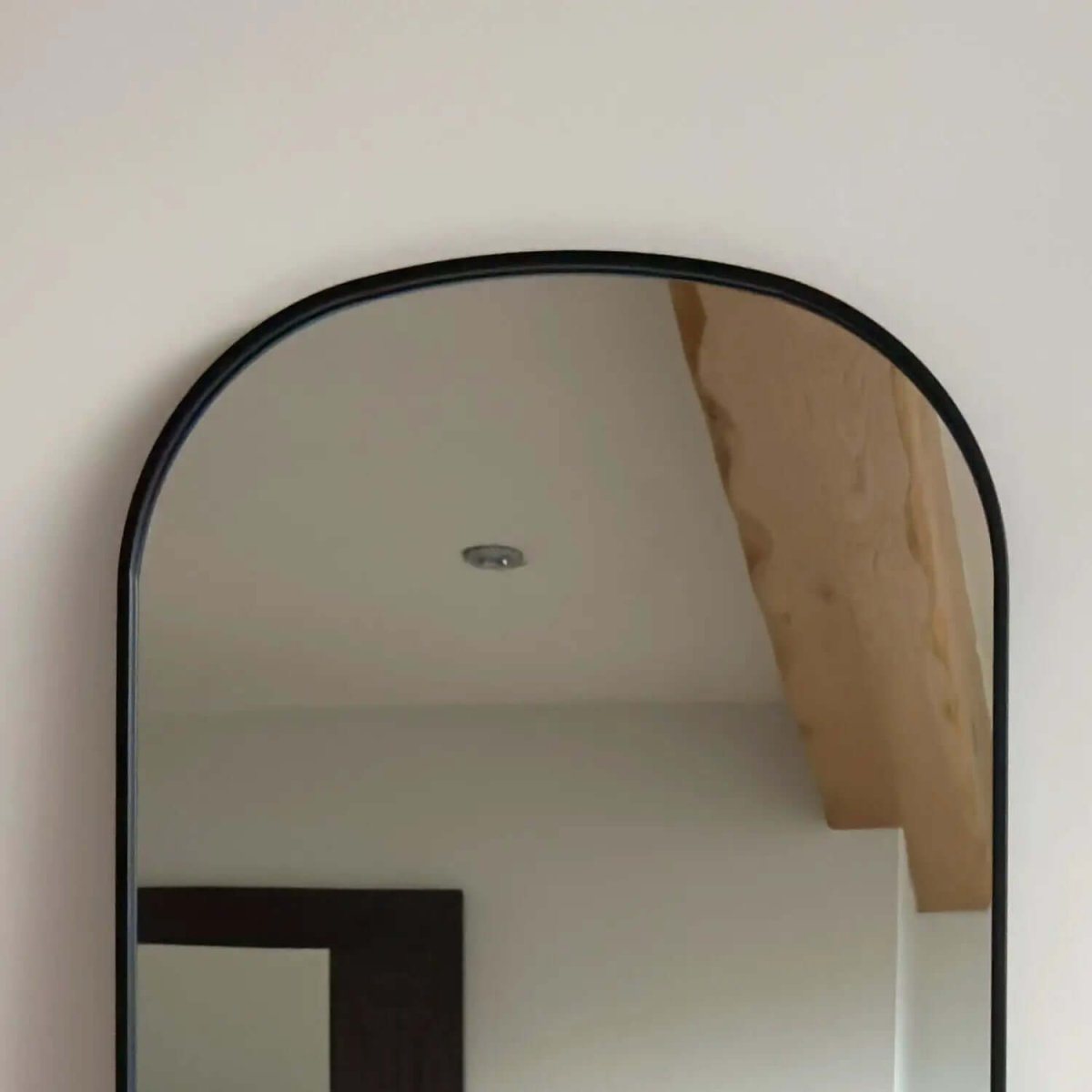 Yōko Black Metal Gentle Arch Mirror – Elevate Your Space in Style