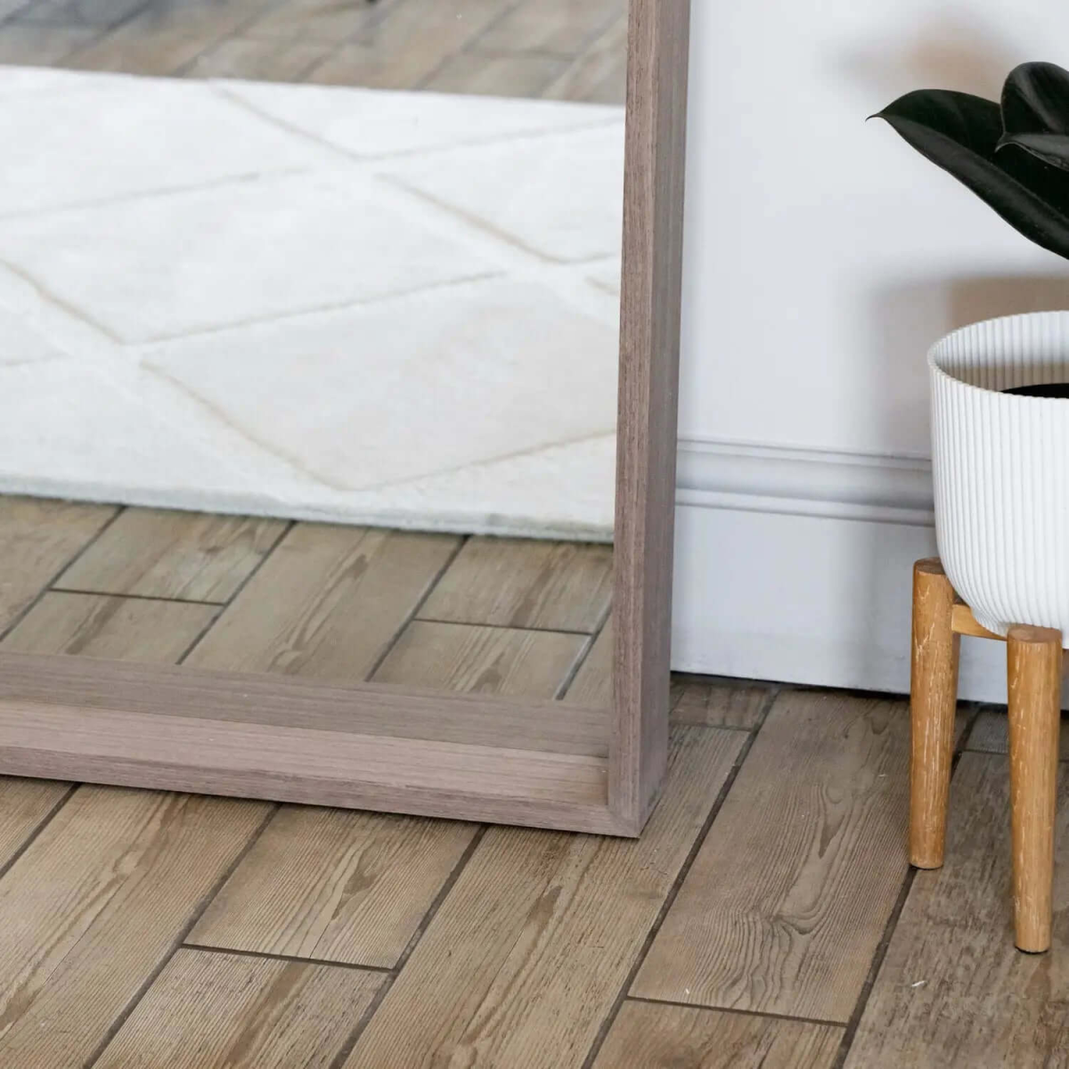Hanaka Full-Length Walnut Leaner Mirror – Timeless Elegance & Versatile Style