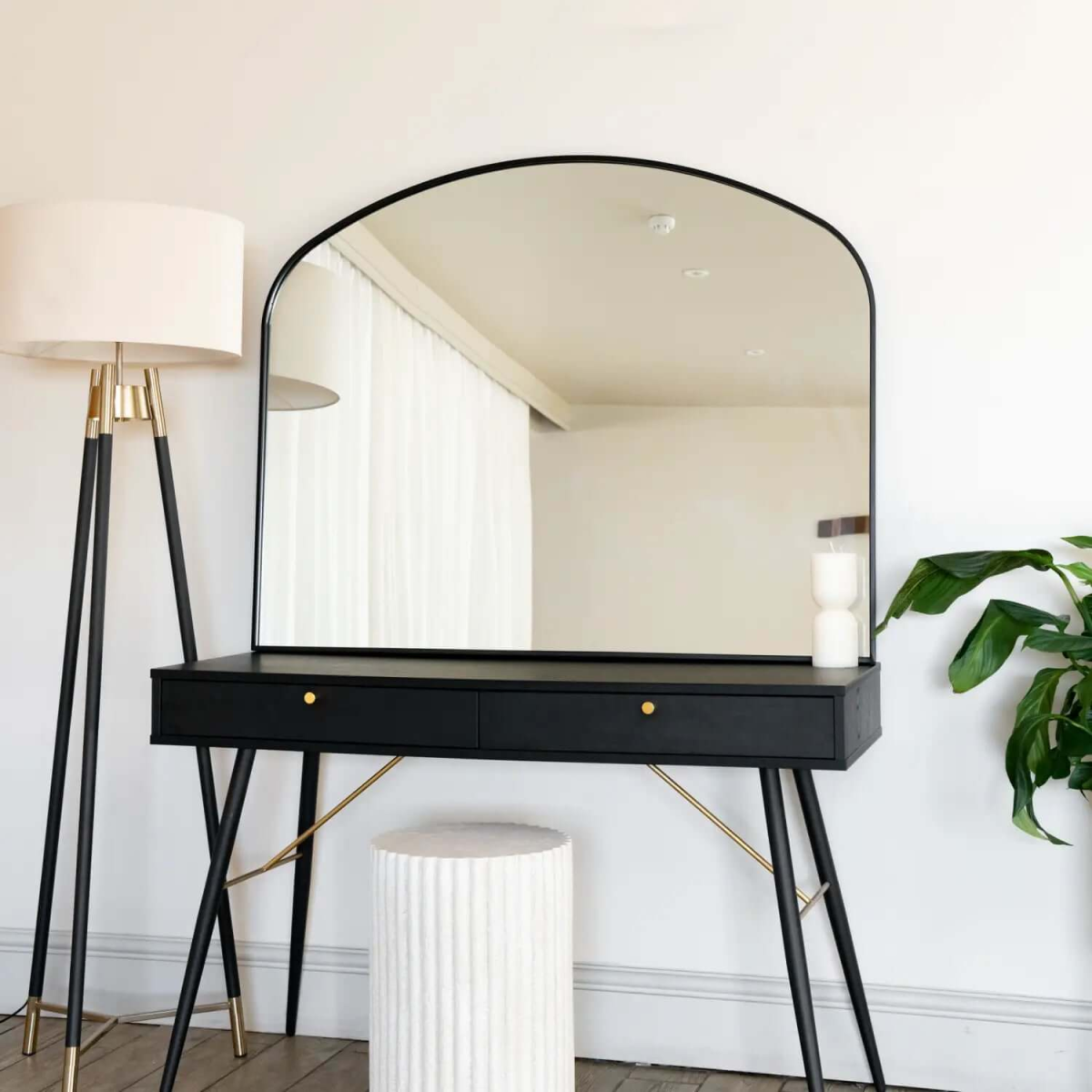Yōko Black Metal Gentle Arch Mirror - 95x120cm: Modern Elegance for Every Space