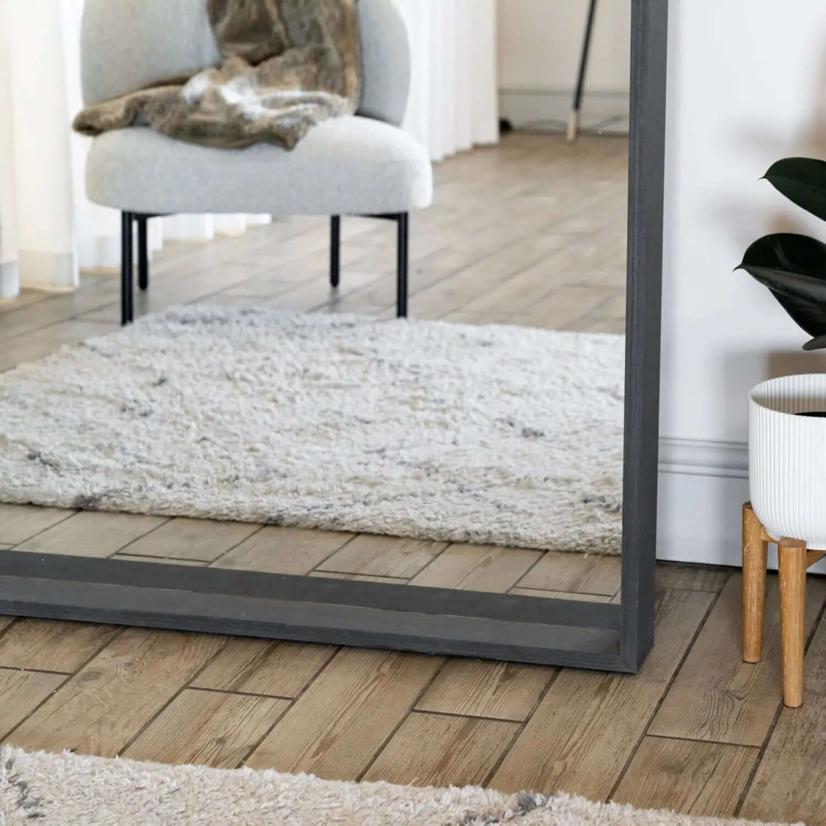 Hanaka Black Oak Full-Length Mirror – Elegant Design & Versatile Style