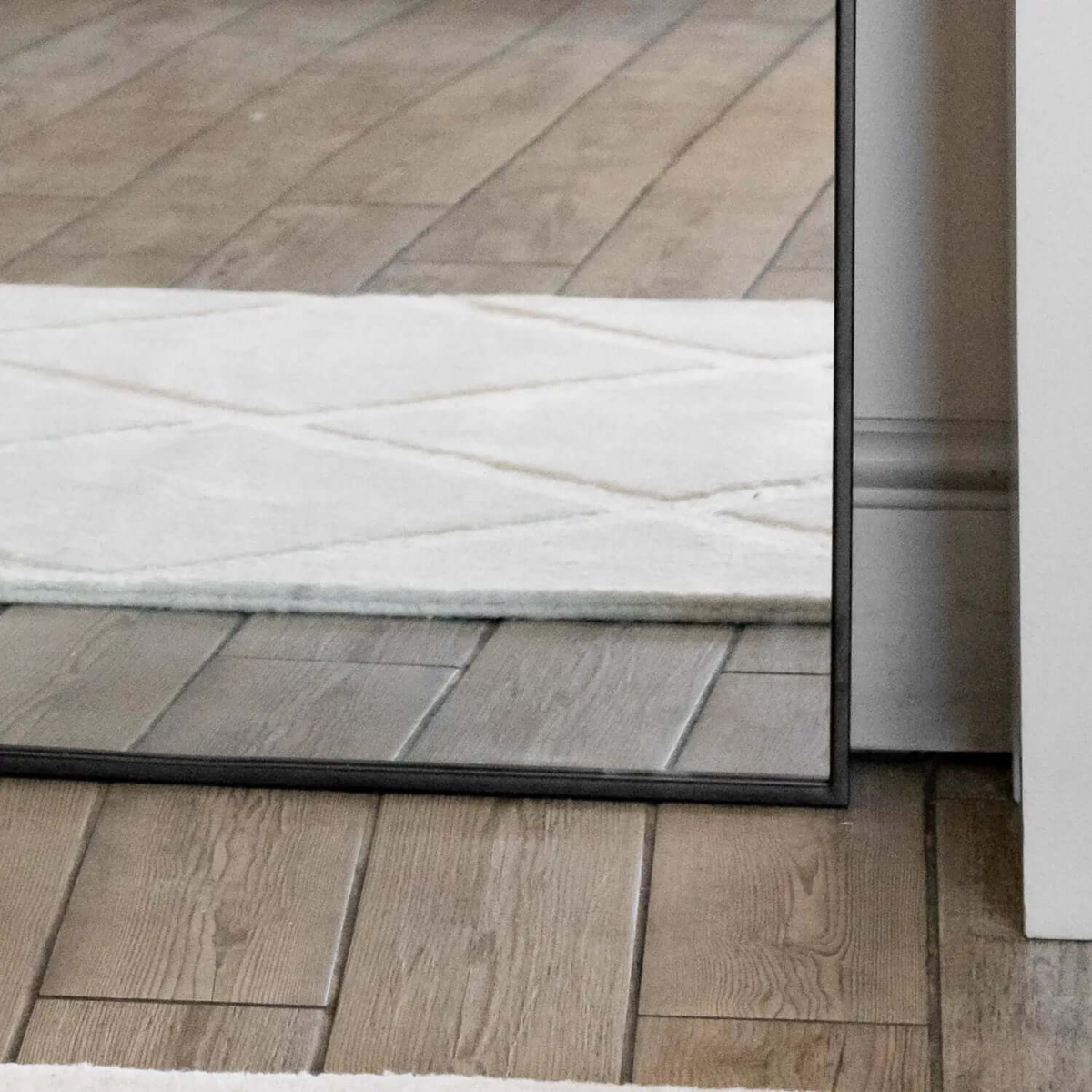 Akiko Black Metal Arched Mirror - Elevate Your Space with Sophistication!