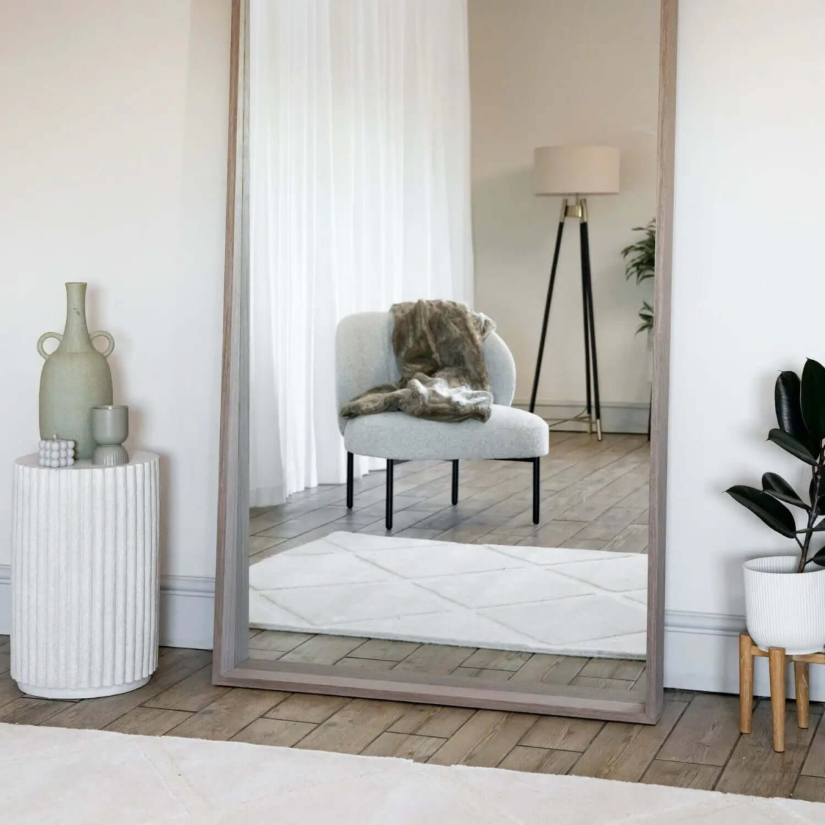 Hanaka Full-Length Walnut Leaner Mirror – Timeless Elegance & Versatile Style