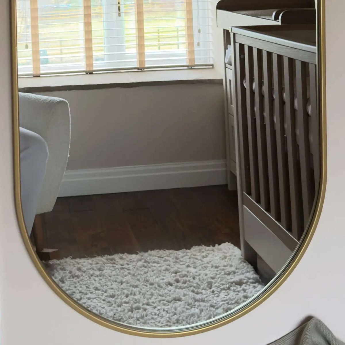 Emi Gold Metal Oval Mirror - Luxe Full-Length Design for Modern Spaces