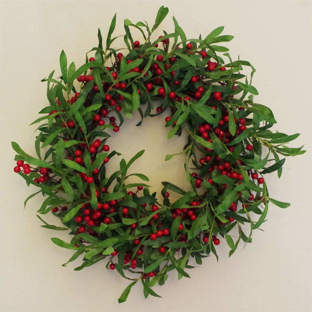 60cm (24 inches) Large Luxury Christmas Mistletoe Leaf and Red Berry Floristry Wreath